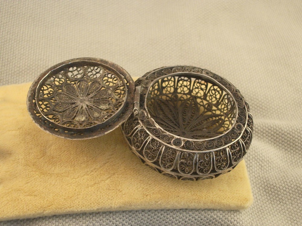 ANTIQUE SILVER FILIGREE BOX