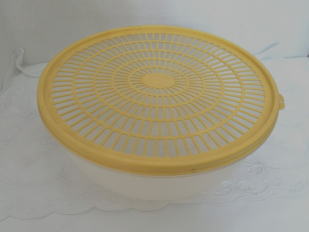 Tupperware White Shear Colander With Strainer Flow Thru Lid Yellow 10" Diameter