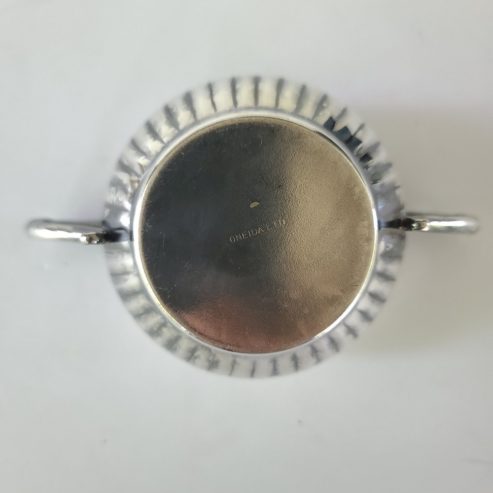 Vintage Oneida LTD Silverplate Fluted Sugar Bowl