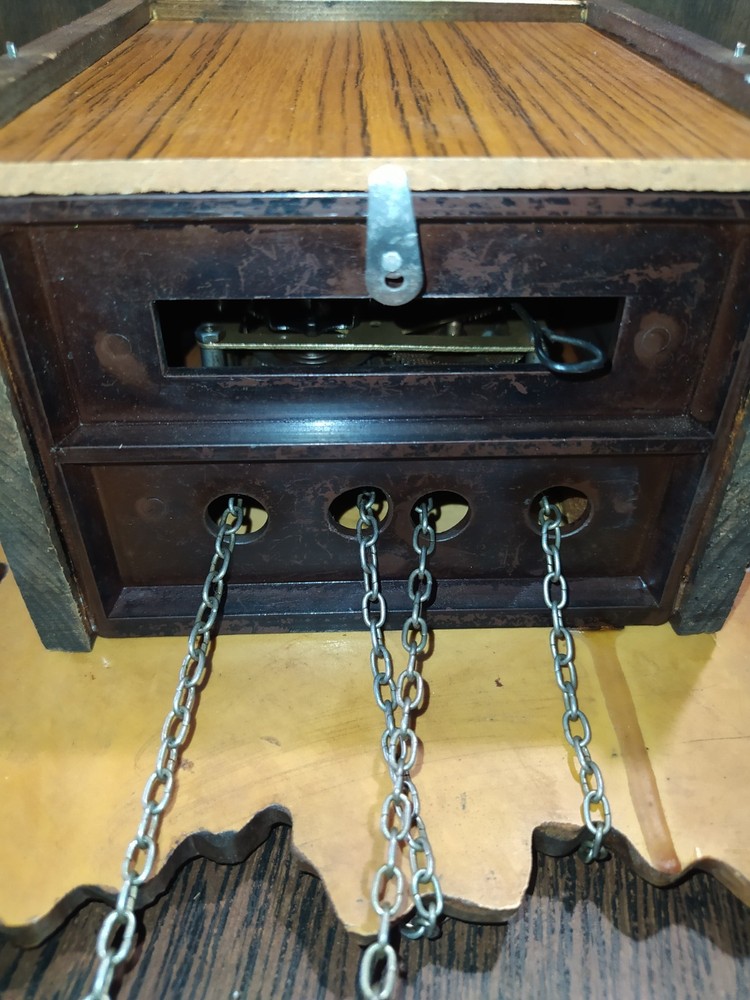 Vintage cuckoo clock Working video.
