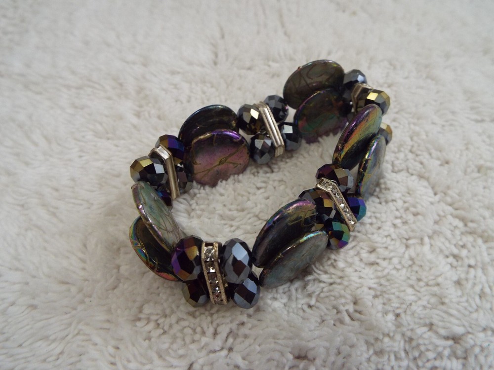 Peacock Crystal & Splatter Shell Bead Stretch Bracelet (A64)