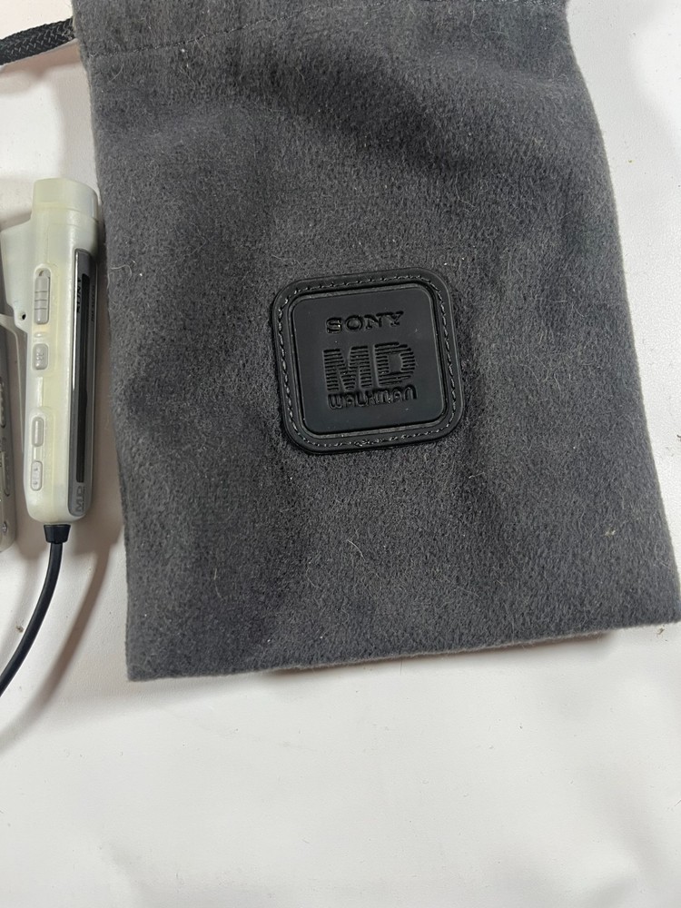 Sony MZ-E33 Minidisc Player Walkman & Remote w/Pouch - Tested Working