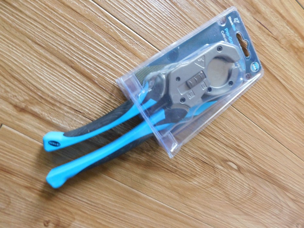 Sharkbite PRO-grade Pipe Cutter #25880  SAME DAY SHIP OUT !!!