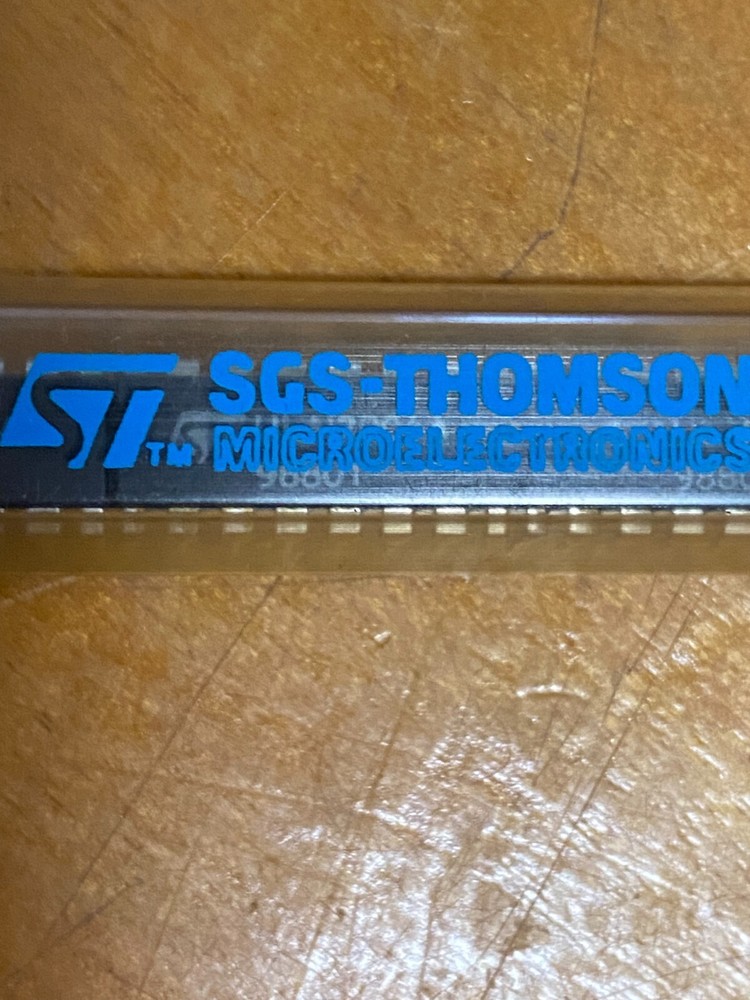 STMicroelectronics ULN2004A DIP16 power switch/driver ic