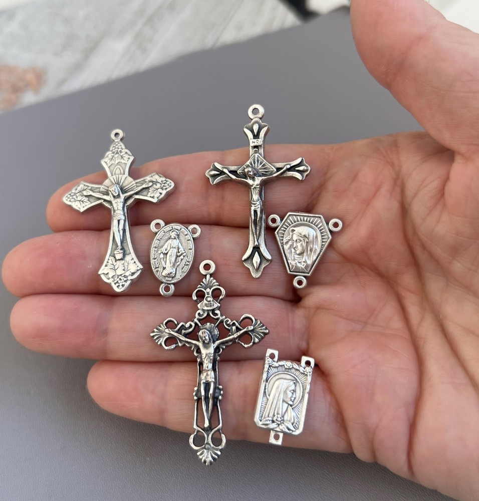12 Crucifixes & Rosary Centers Make ITALY Rosaries Part Centerpieces S112 SET B*