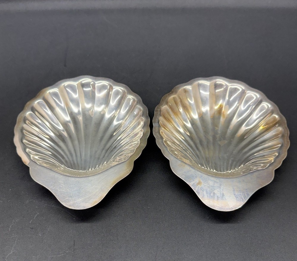 Vintage Pair Oneida Silver Plate Shell Shaped Dishes Bowls Nuts Candy Clam Decor