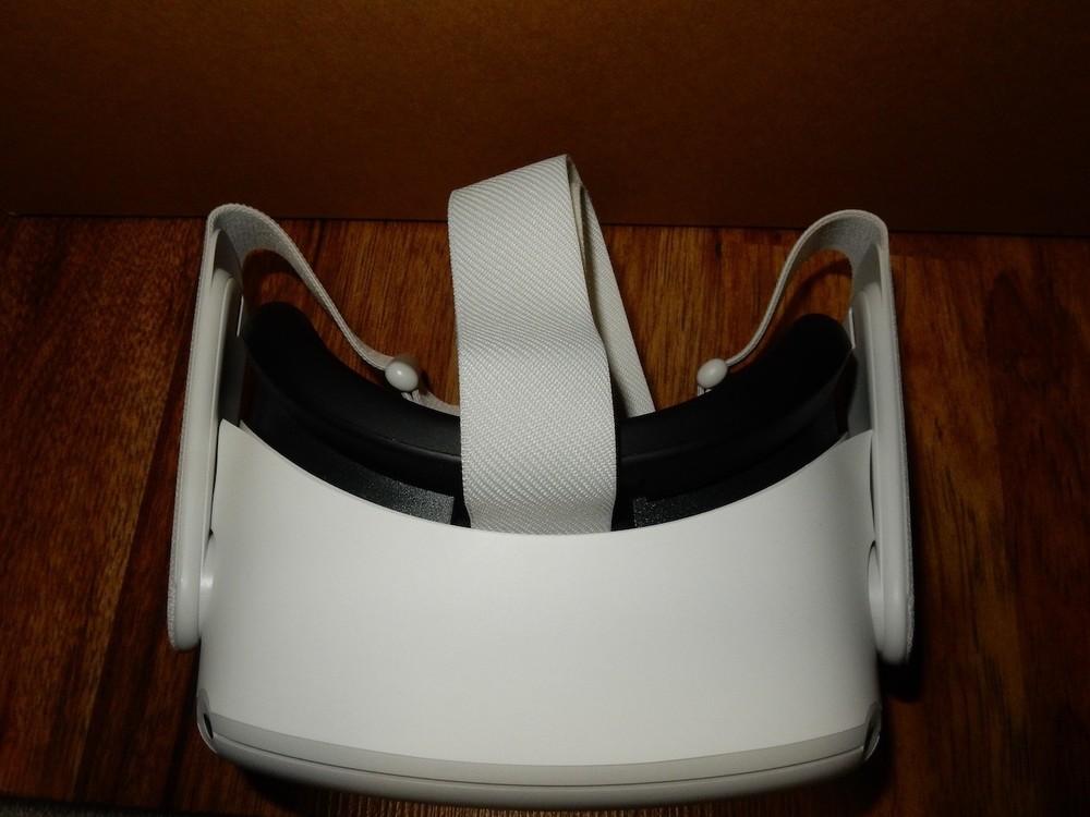 Meta Quest 2 Virtual Reality Headset 128GB Complete in Box w/ Controllers