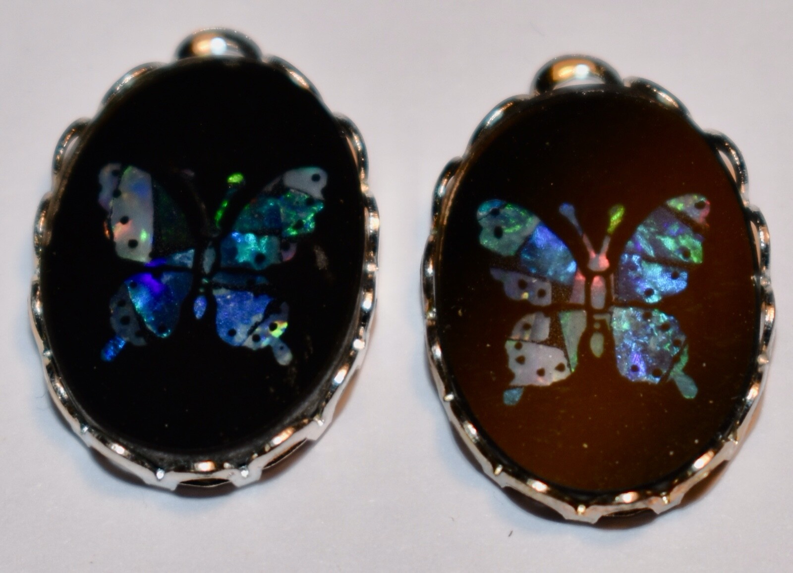 VINTAGE BUTTERFLY GLASS OVAL BUTTERFLY PENDANTS SHELL INLAY • 18x13mm