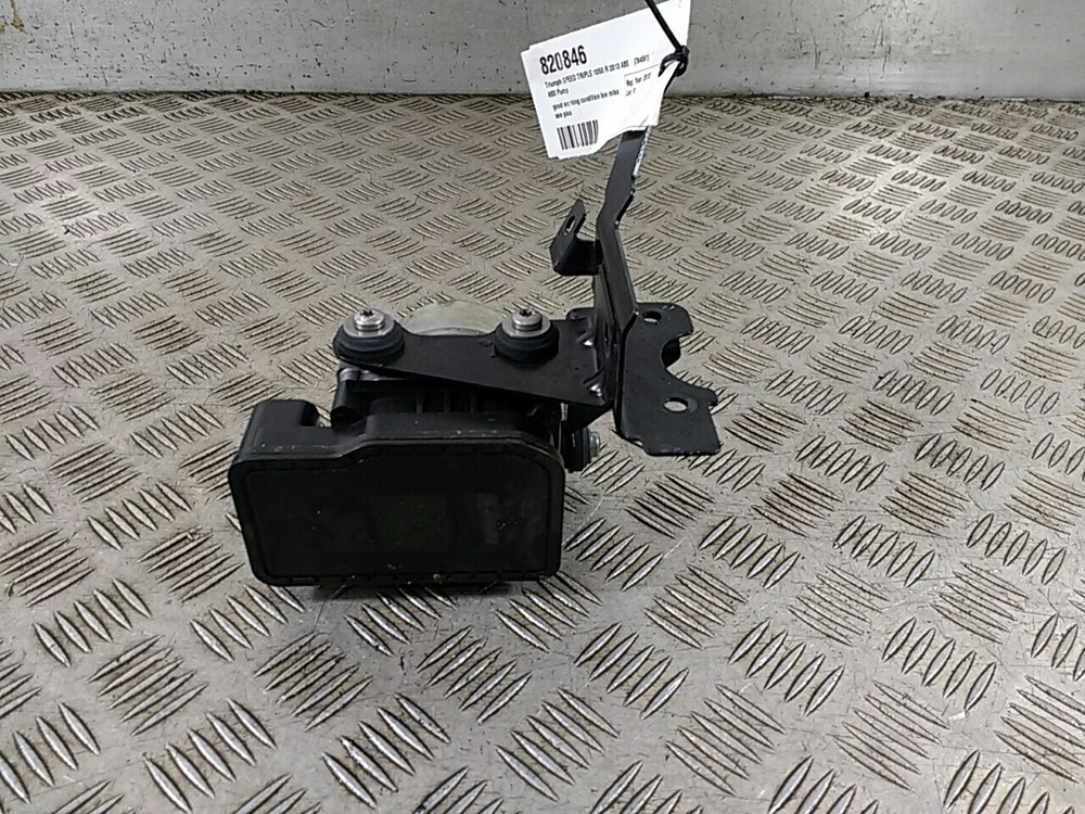 2013 TRIUMPH SPEED TRIPLE R 1050 ABS Pump