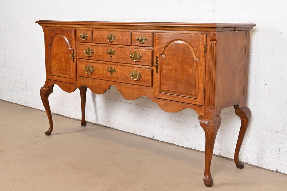 Henredon Queen Anne Solid Cherry Wood Sideboard Credenza