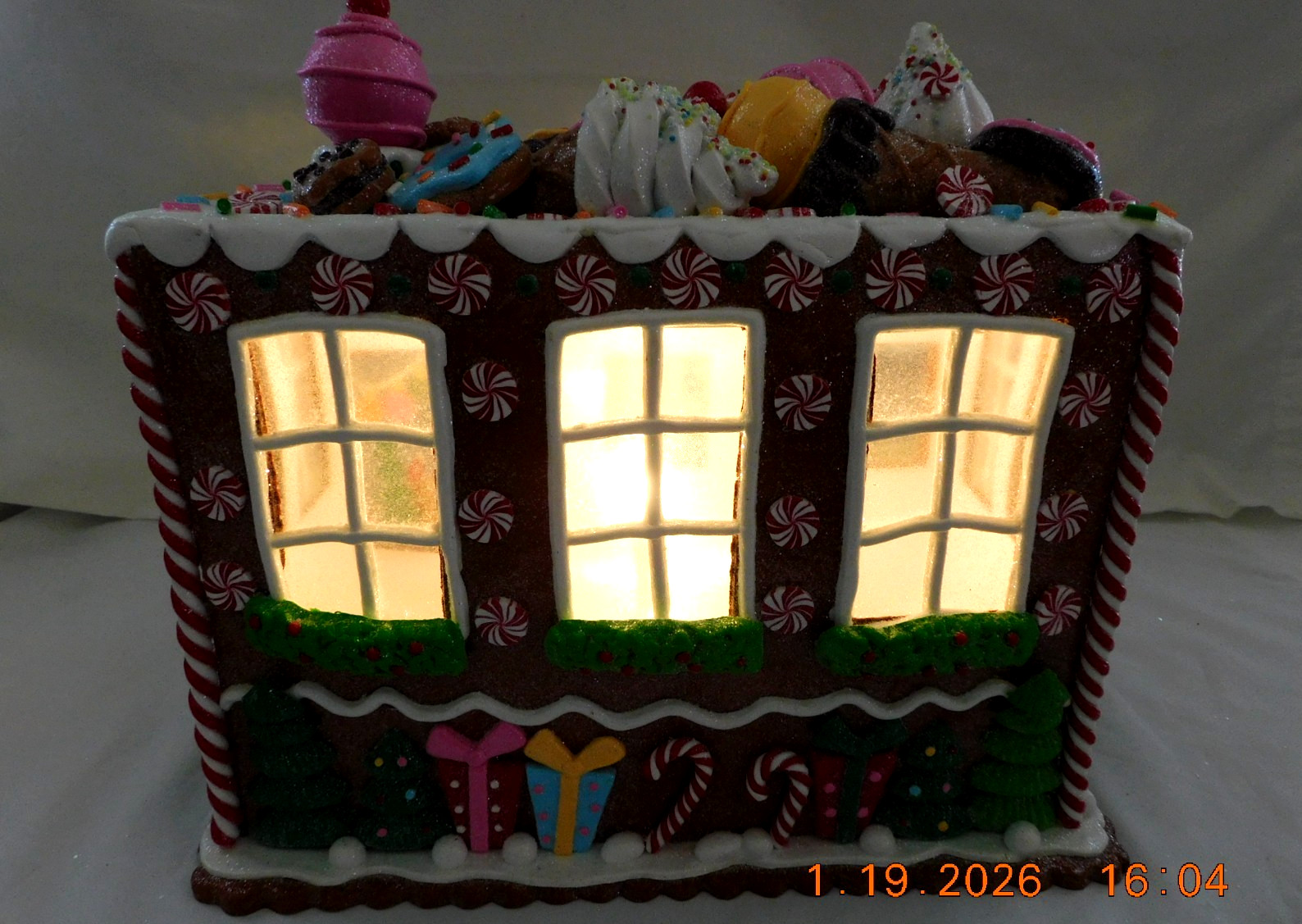 New 2025 Trimsetter Gingerbread House Light Up LED "Goodies Cafe" 10"T x 11"L