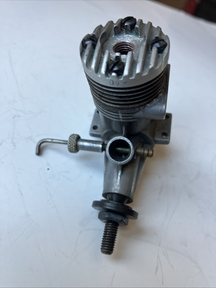 Model Airplane 09 Nitro Glow Engine Unknown