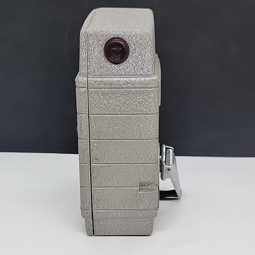 VINTAGE BELL & HOWELL 8MM CAMERA TWO TWENTY UNTESTED