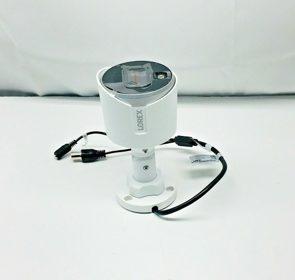 C882DA Series - Lorex 4K Active Deterrence Security Camera