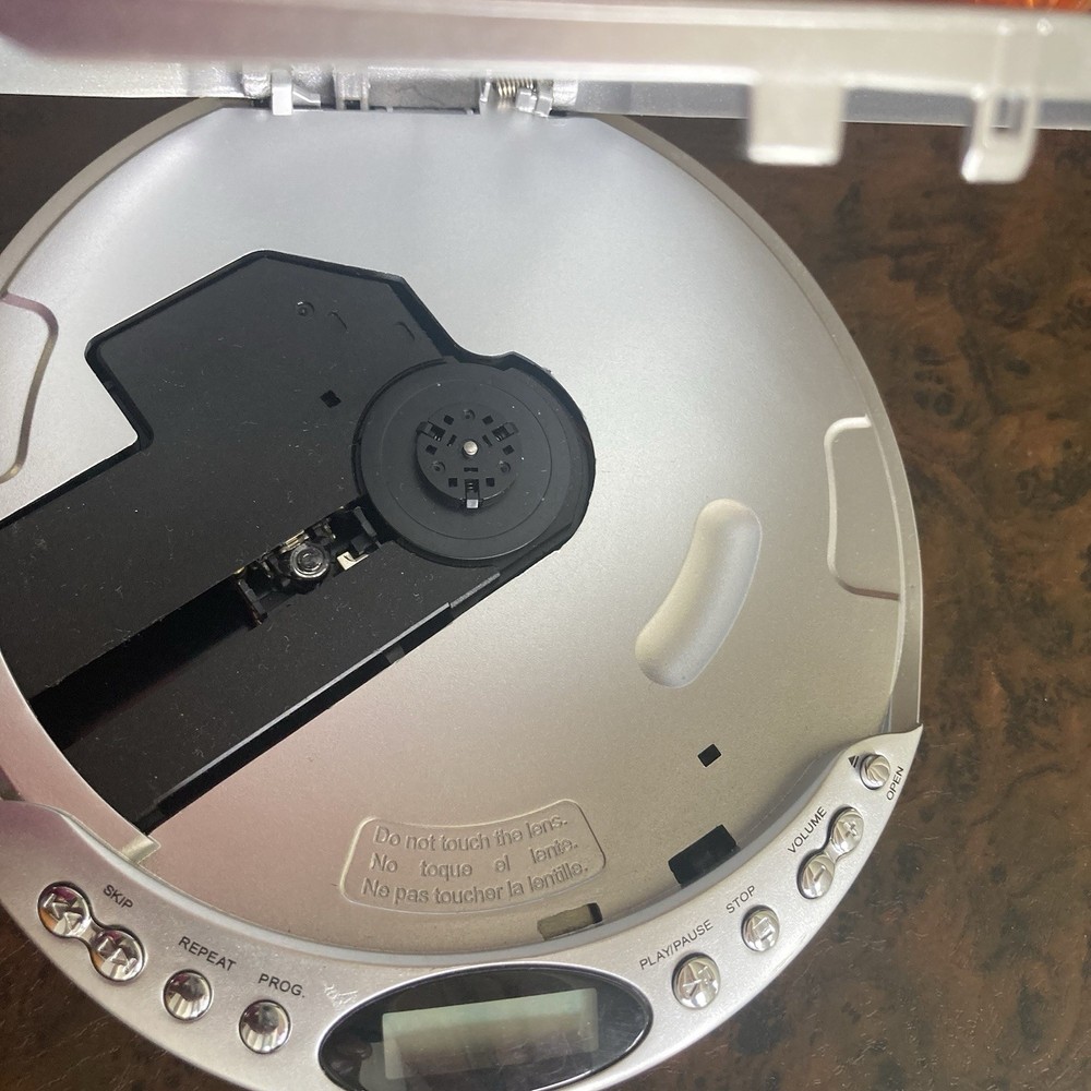 Durabrand WORKING Programmable CD Player Blue-Silver with 10 CD Carrying Case