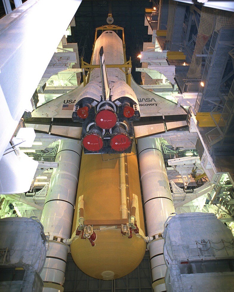 STS-70 Mating Space Shuttle Discovery 8X12 PHOTOGRAPH