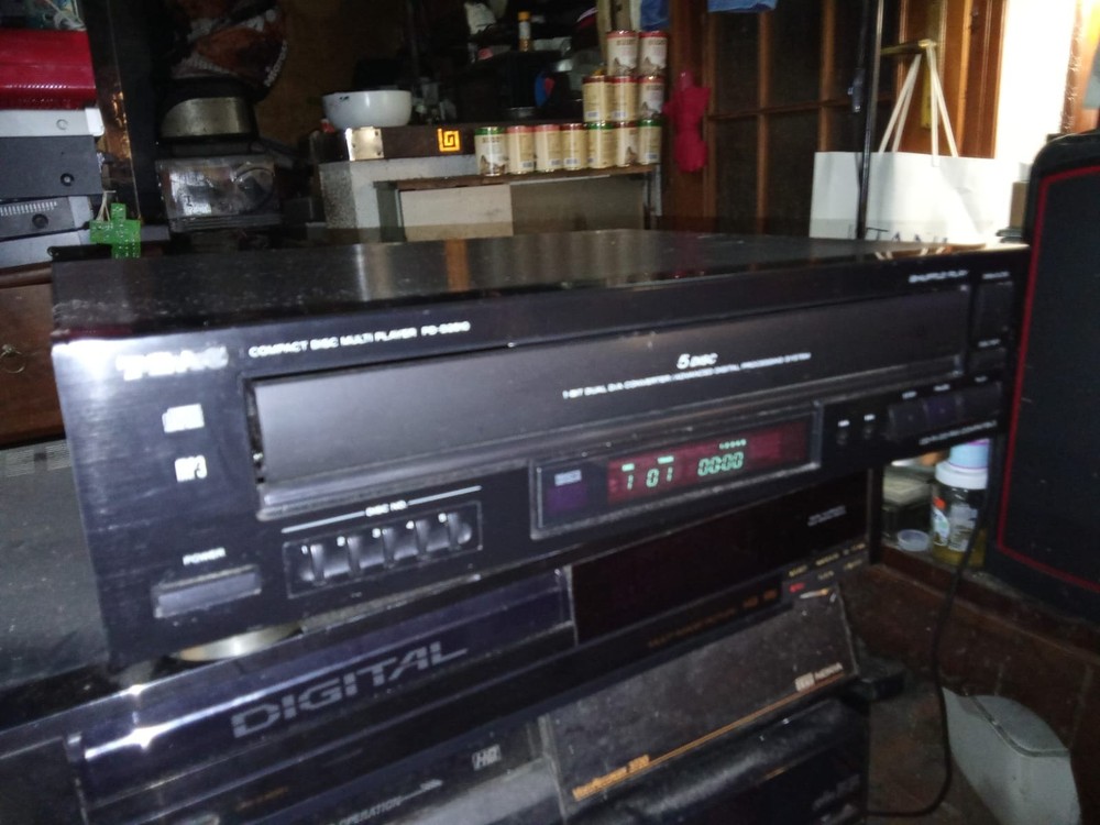 TEAC PD-D2610 COMPACT DISK PLAYER