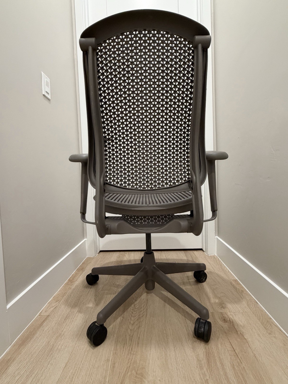 Herman Miller Celle Ergonomic Office Chair Gray Fully loaded Authentic 9.5/10