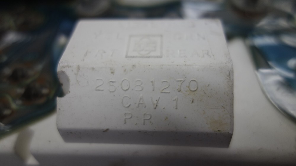 GMC SPEEDOMETER INSTRUMENT CLUSTER 25081270