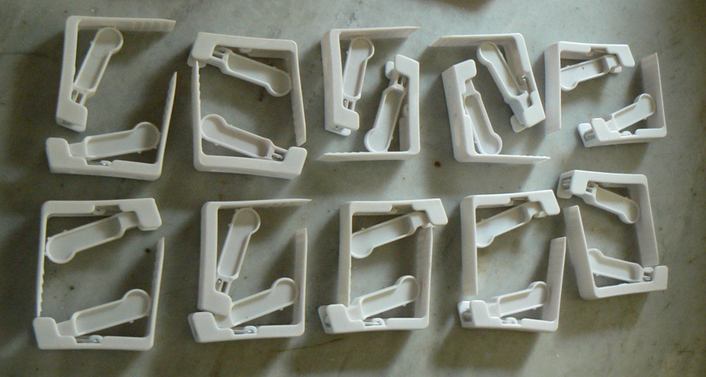 Tablecloth Clips Holding Table Cloth Clamps with spring action 20 Count WHITE