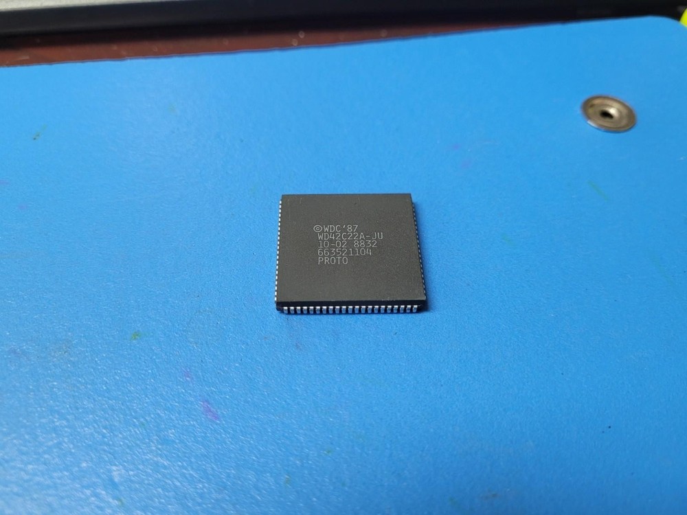 (1 PC) WD42C22A WDC Secondary Storage Controller CMOS PLCC-84