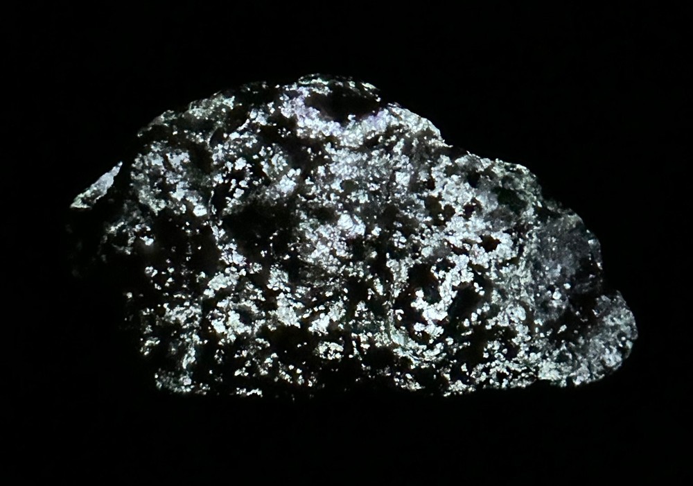 675 Gr. Fluorescent Phosphorescent Tenebrescent Hackmanite, Richterite, Unknown