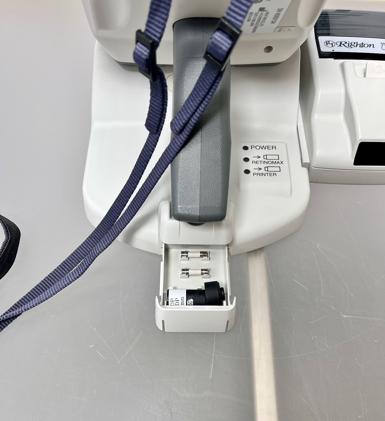 Righton Retinomax K-Plus 5 Handheld Auto Ref/ Keratometer with Charging Station