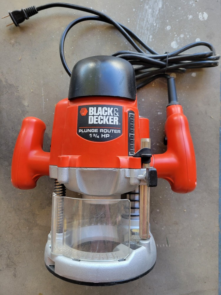 Used Black & Decker RP200 Plunge Router with Bits