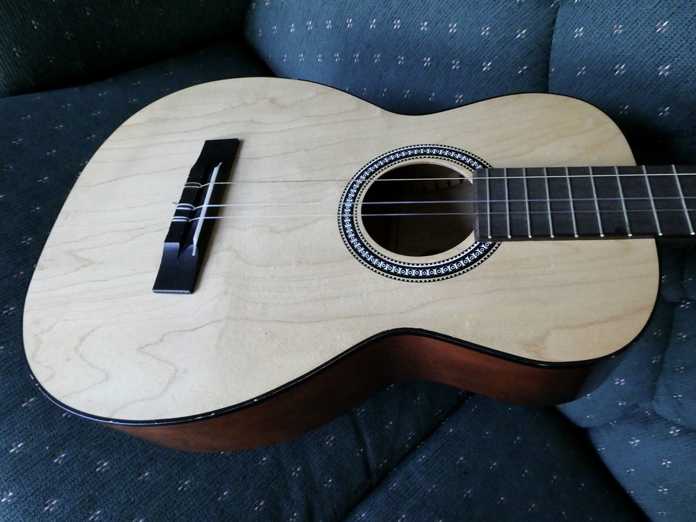 Harmony Classical Guitar - Model 762H910 - c. 1962 - original case.