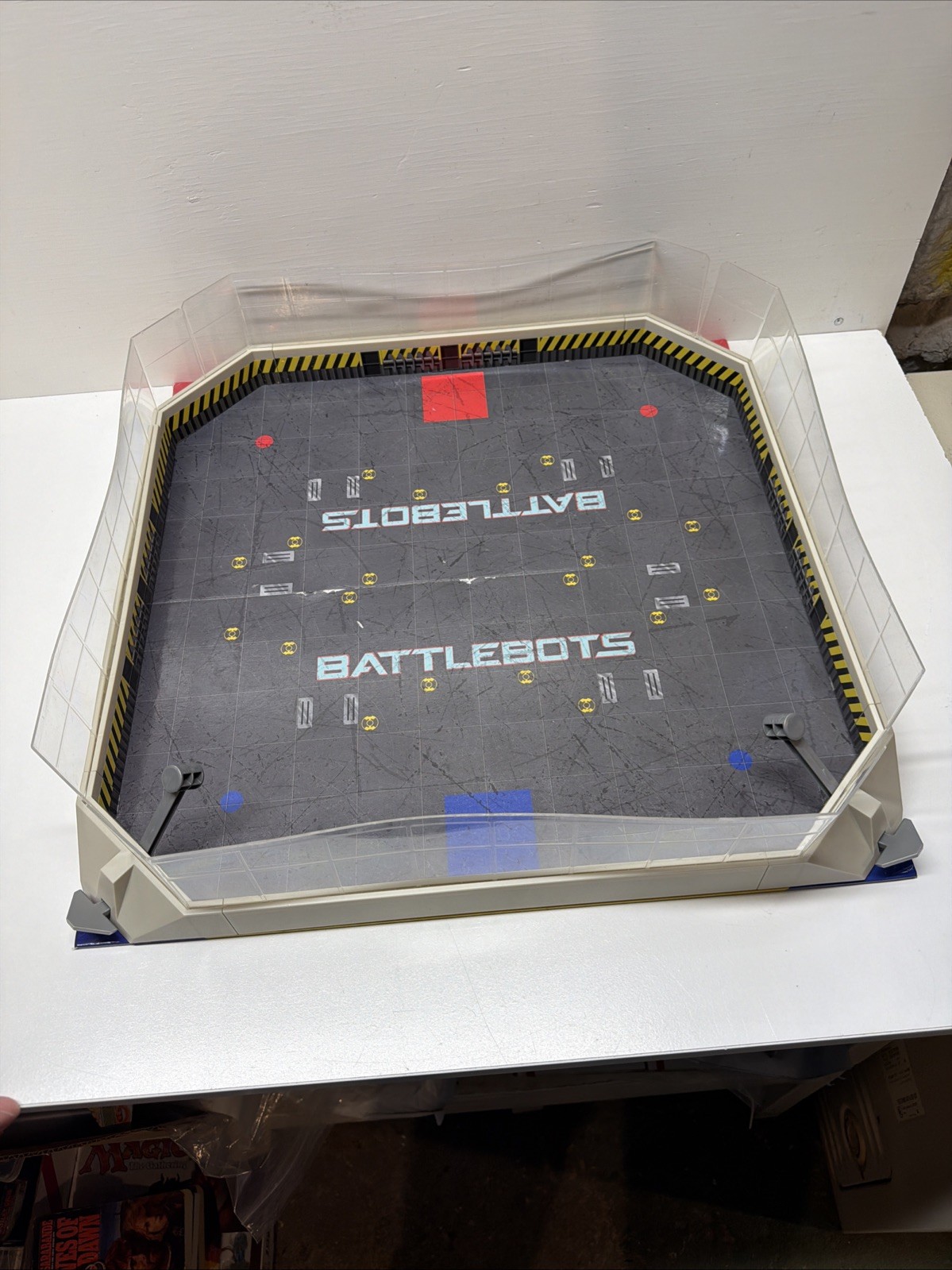 Hexbug Battlebots Arena with 6 bots, 6 remotes - Untested