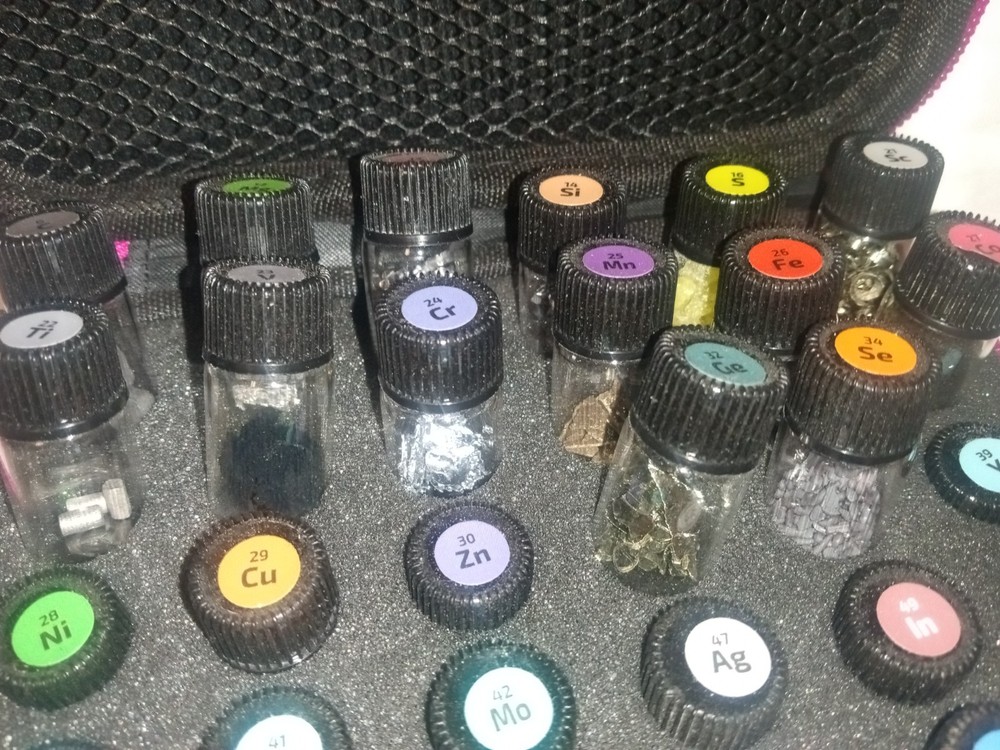 Periodic Table Elements Set 32 Samples Labeled Glass Vials including gram gold