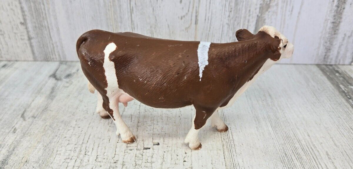 Schleich Dairy Cow Farm Animal D73527 Brown and White