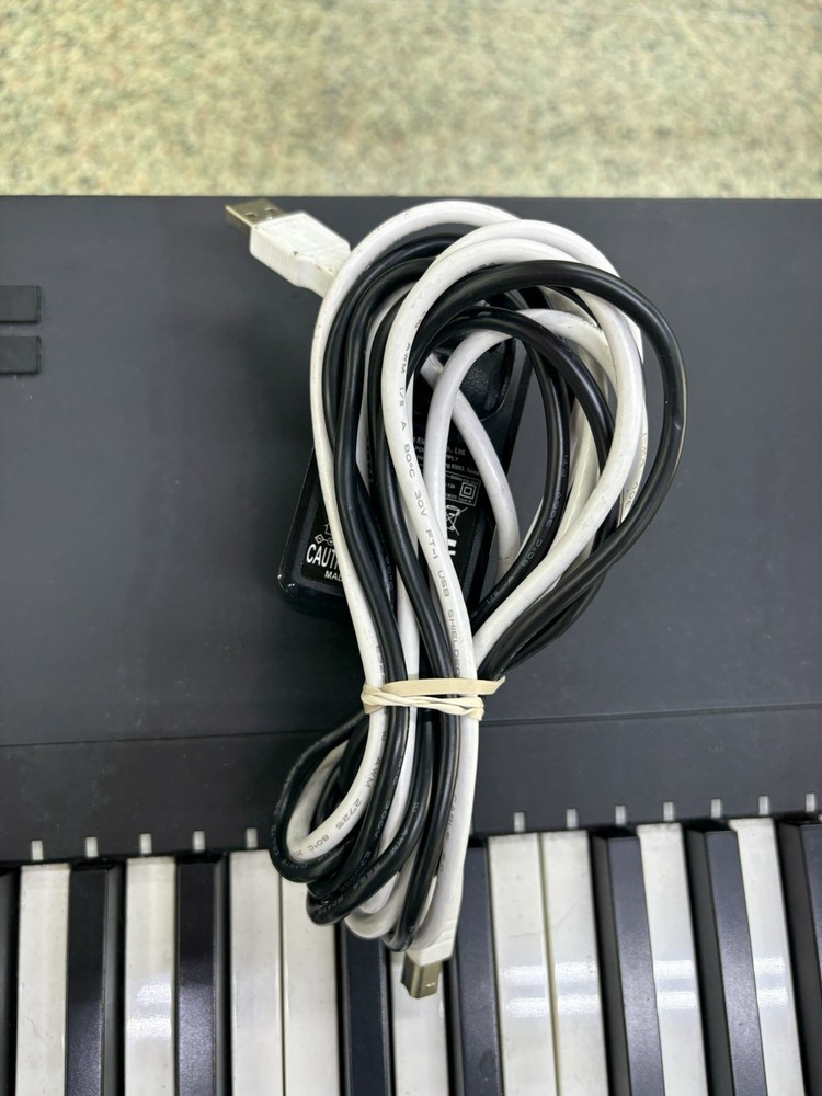 Native Instruments Komplete Kontrol S88 MK2 Keyboard