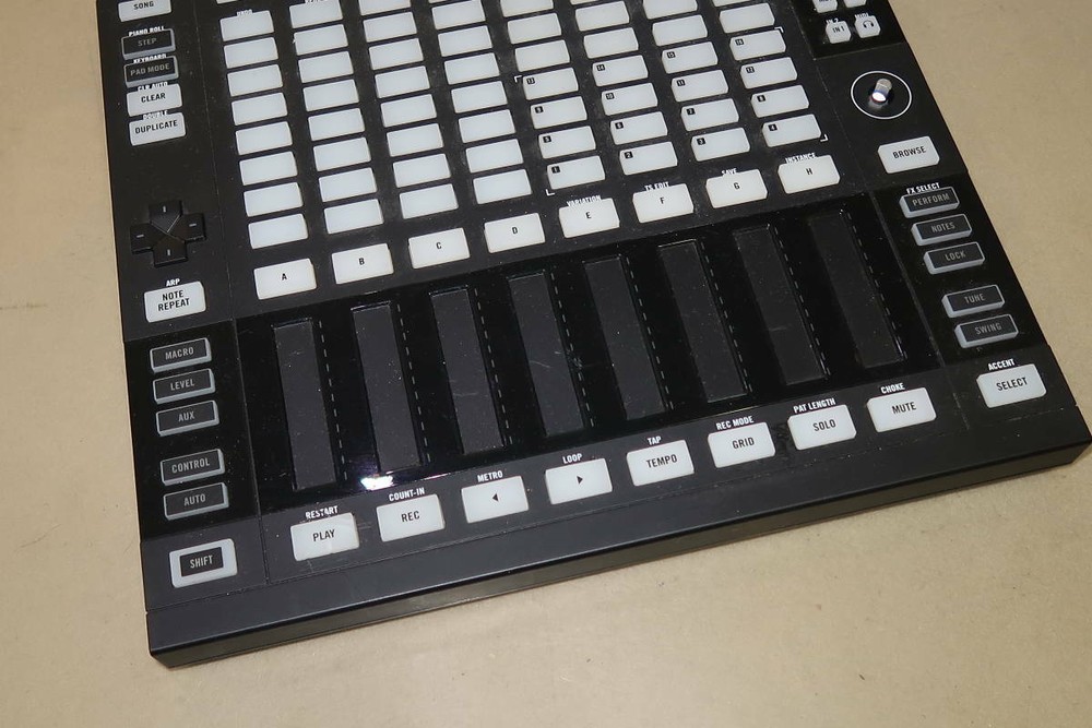 Native Instruments Maschine Jam Production and Performance System Free Shipping