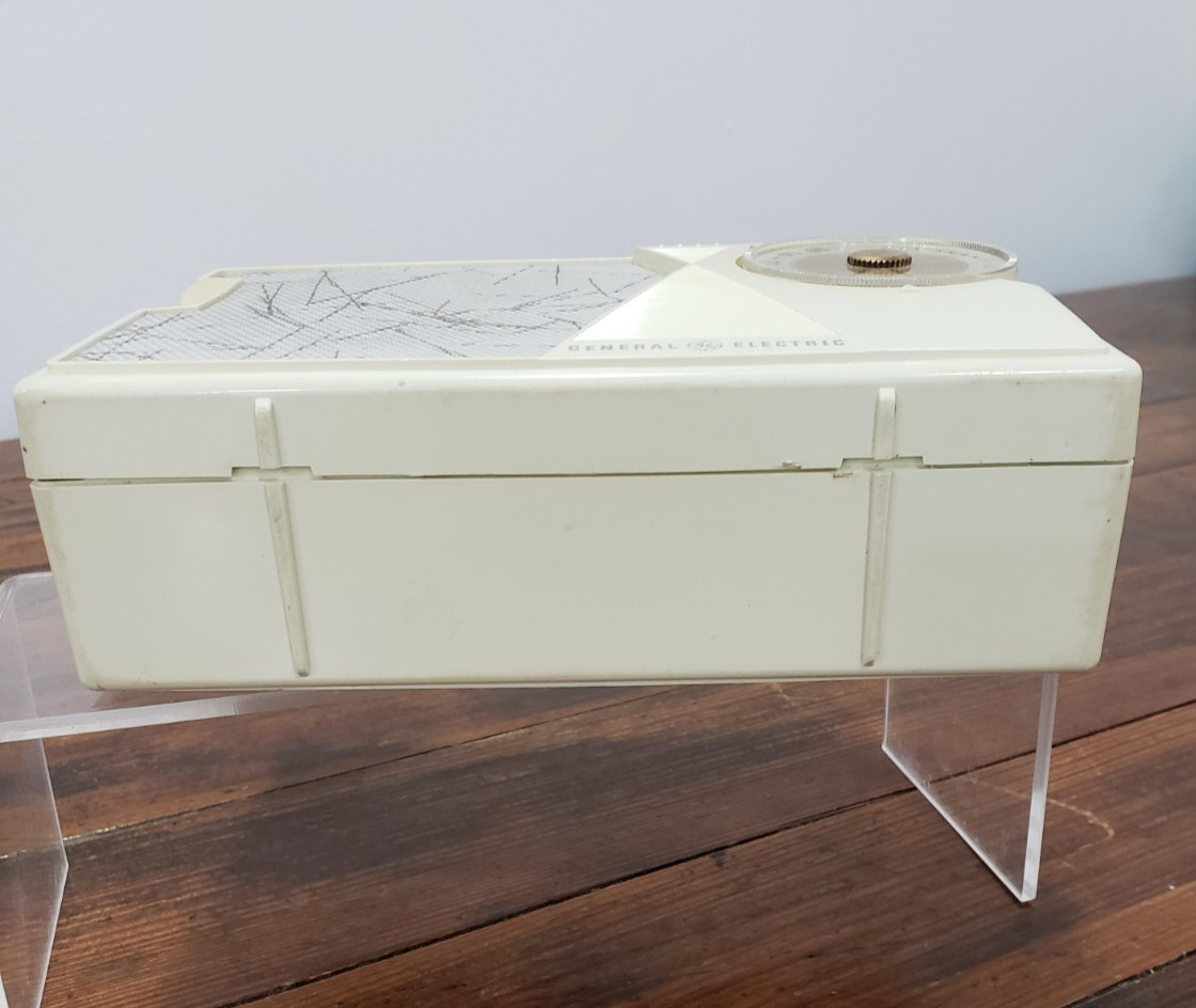 Vintage General Electric P808A Superheterodyne AM Transistor Radio NOT TESTED