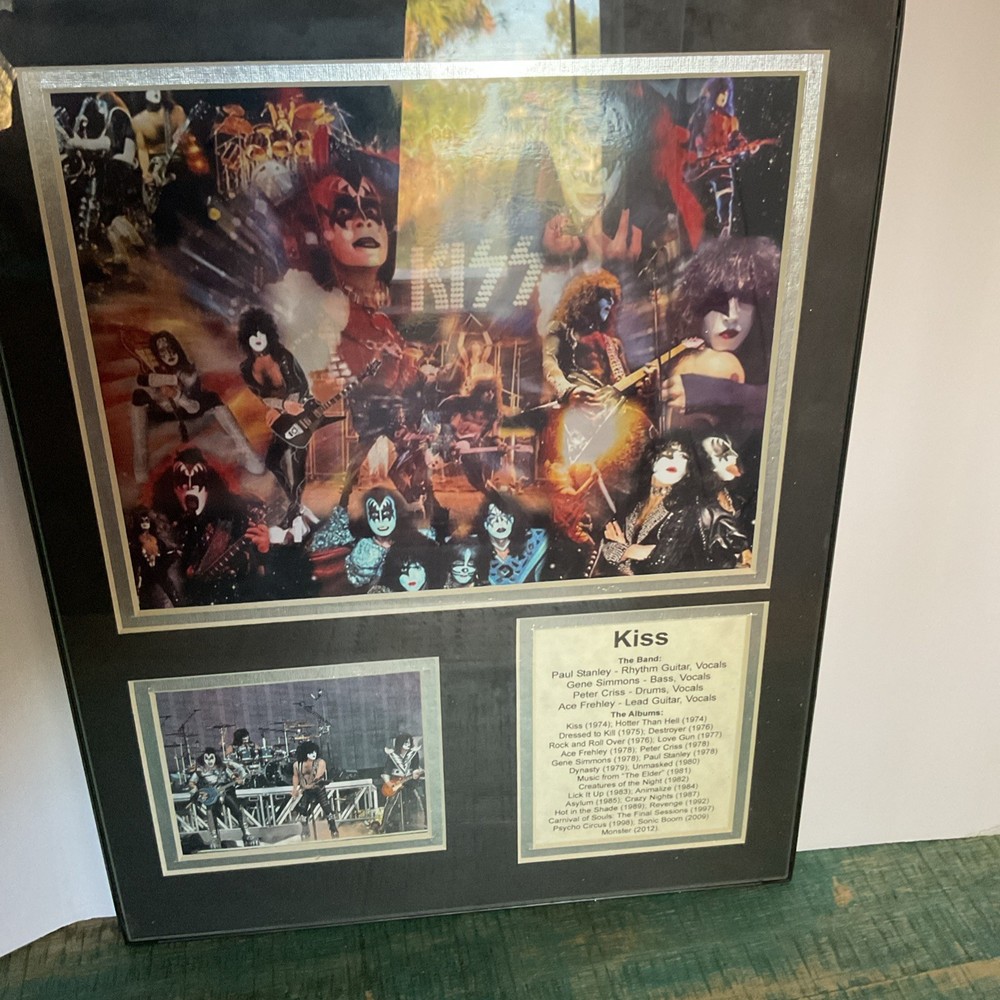KISS FRAMED PHOTO COLLAGE 11x14