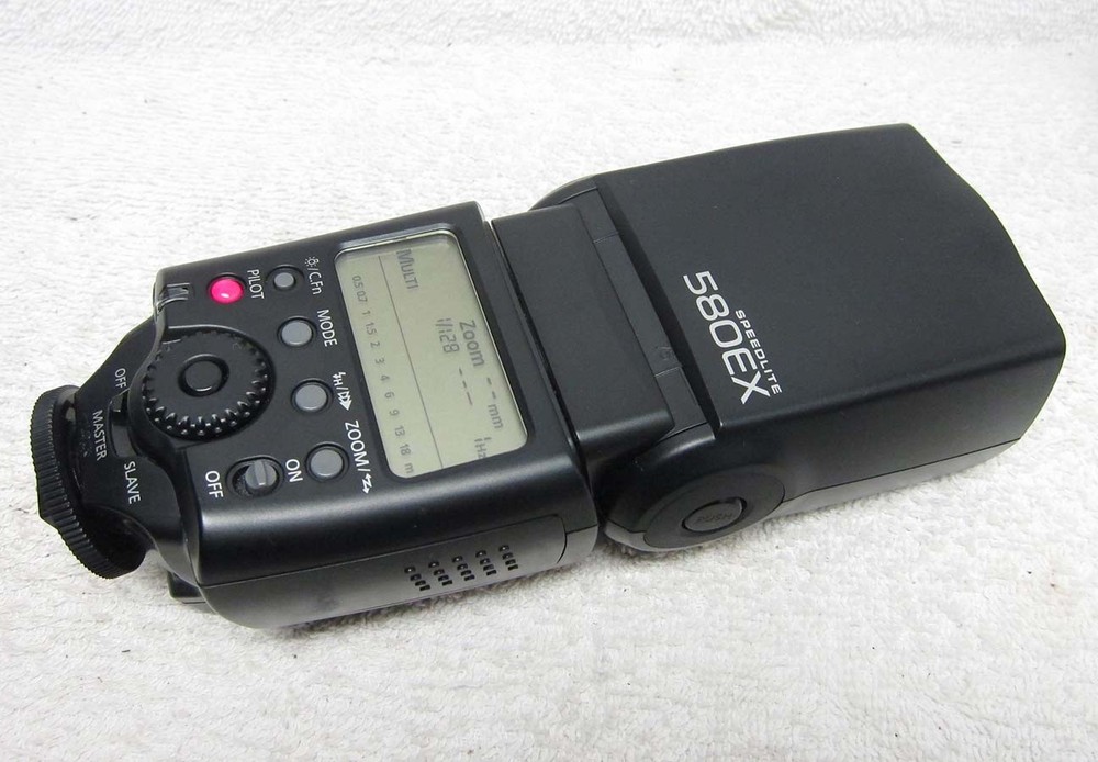 Canon Speedlite 580EX EOS Electronic FLASH w/Case + Custom BRACKET & Synch Cord