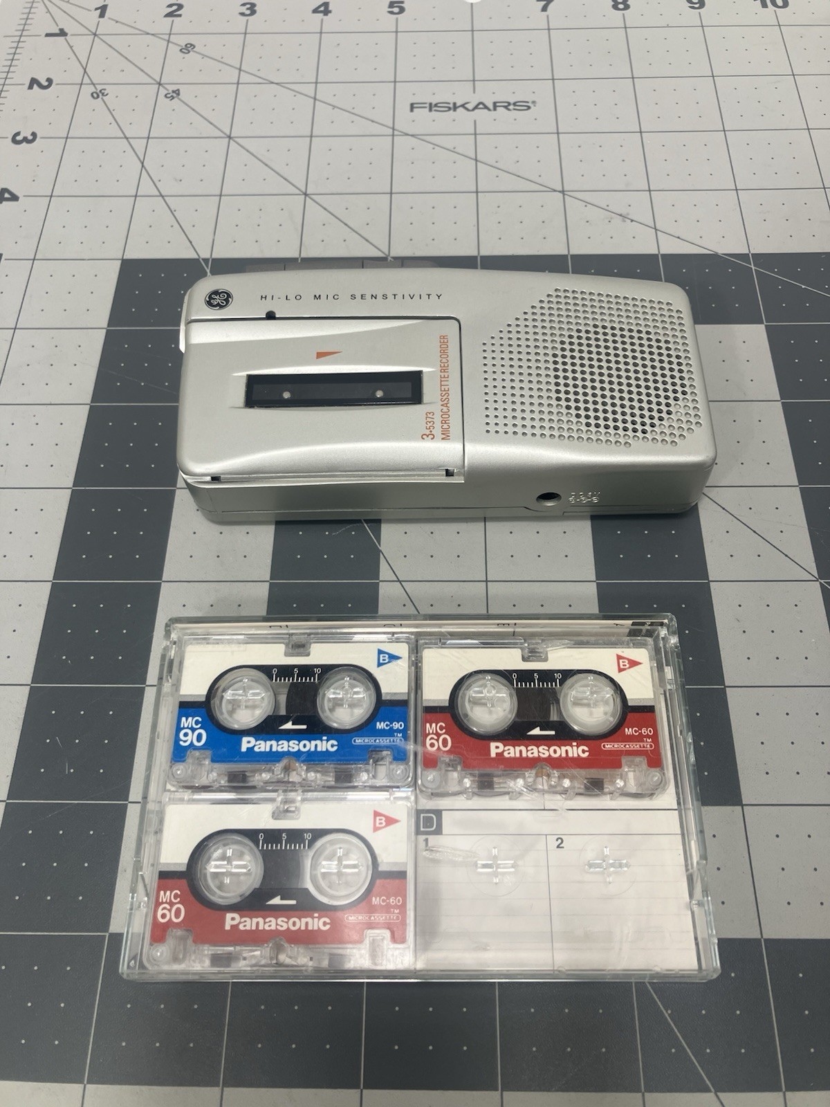 General Electric 3-5373A Micro Cassette Voice Recorder With 3 Tapes Tested