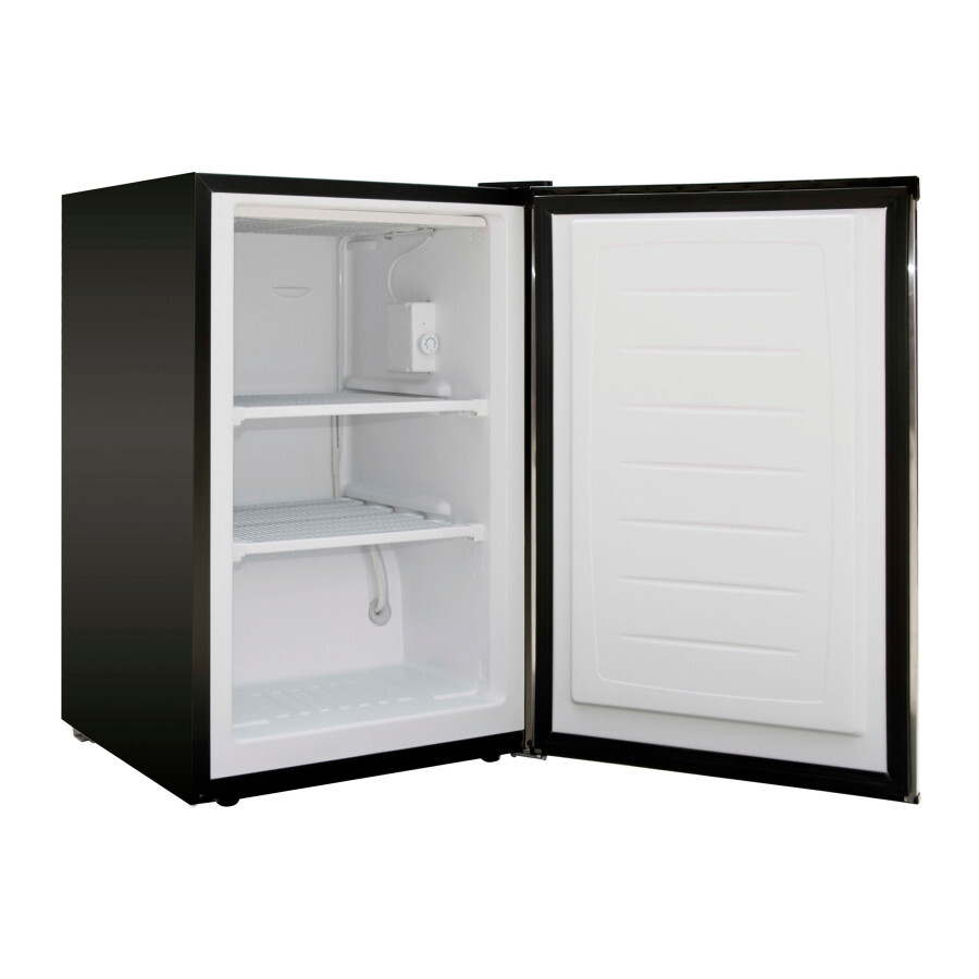 Magic Chef MCUF3S2 Single Compartment Upright Freezer Refrigerator