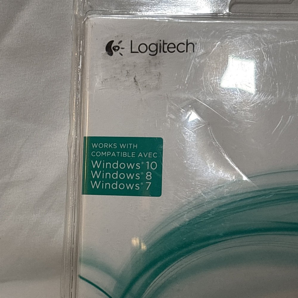Logitech R400 Presenter Remote Control & Laser Pointer Black 910-001354
