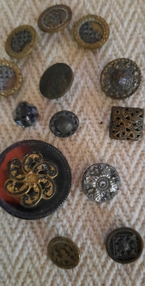 antique button assortment, 31 buttons, various types, very good condition