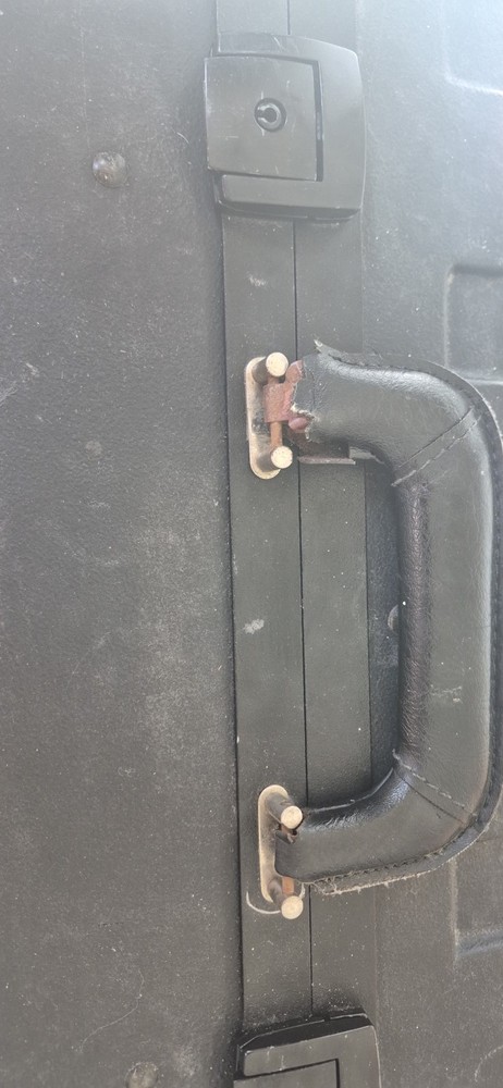 JENSEN TOOLS CASE 18"X15"X9" one latch is broken