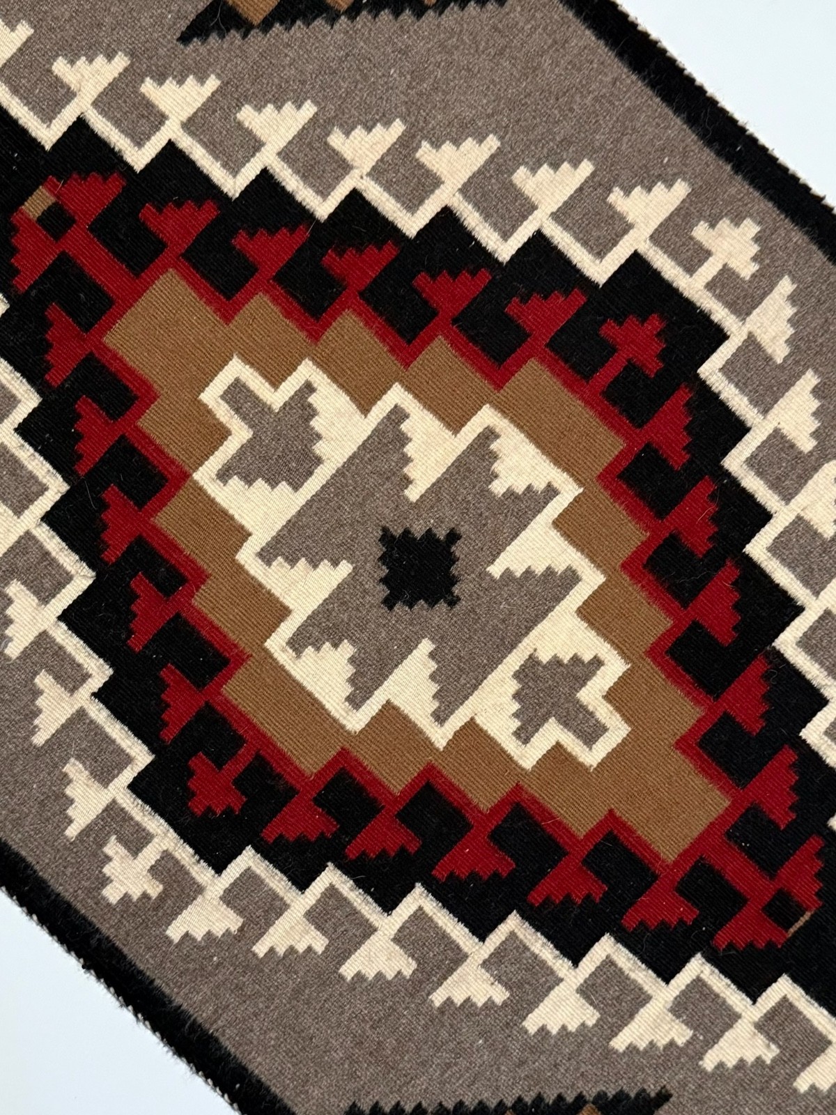 OUTSTANDING NAVAJO GANADO RUG / TAPESTRY,2-TONE(OLIVE-TAN) BACKGROUND, MINT, NR!