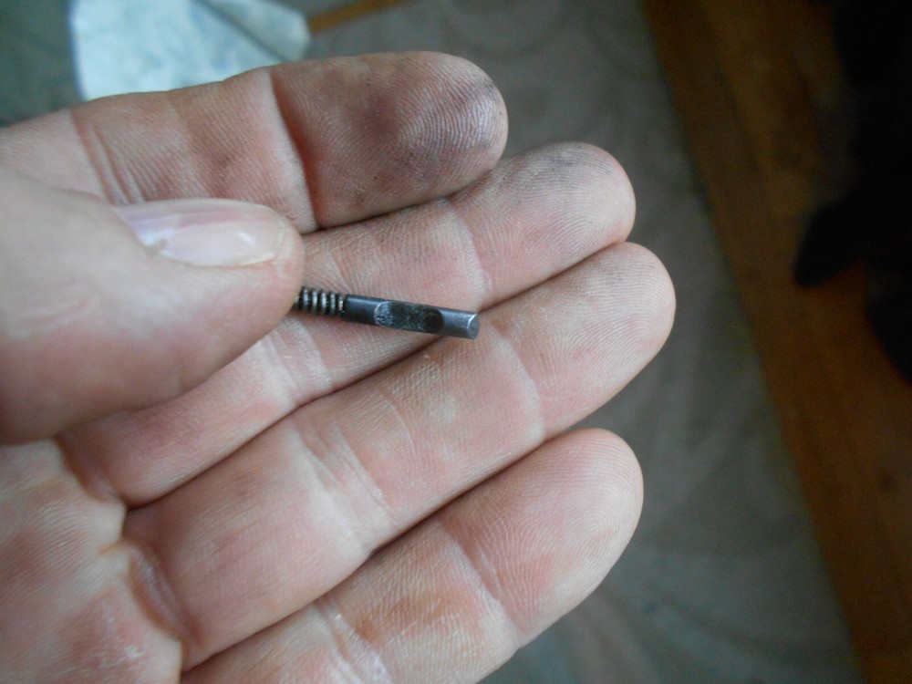 WW2 US M1 Carbine Ejector Spring and Plunger ejector spring & cartridge ejector