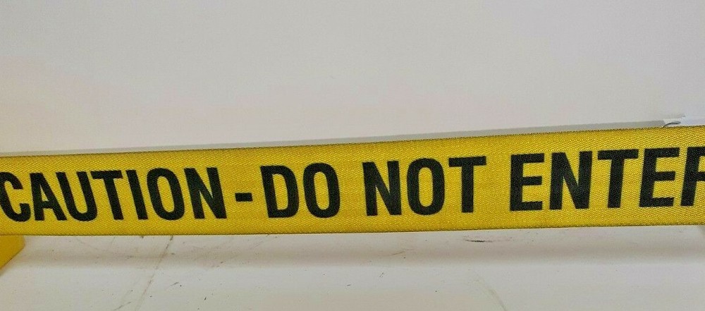 VISIONTRON RETRACTABLE BARRICADE "CAUTION- DO NOT ENTER"