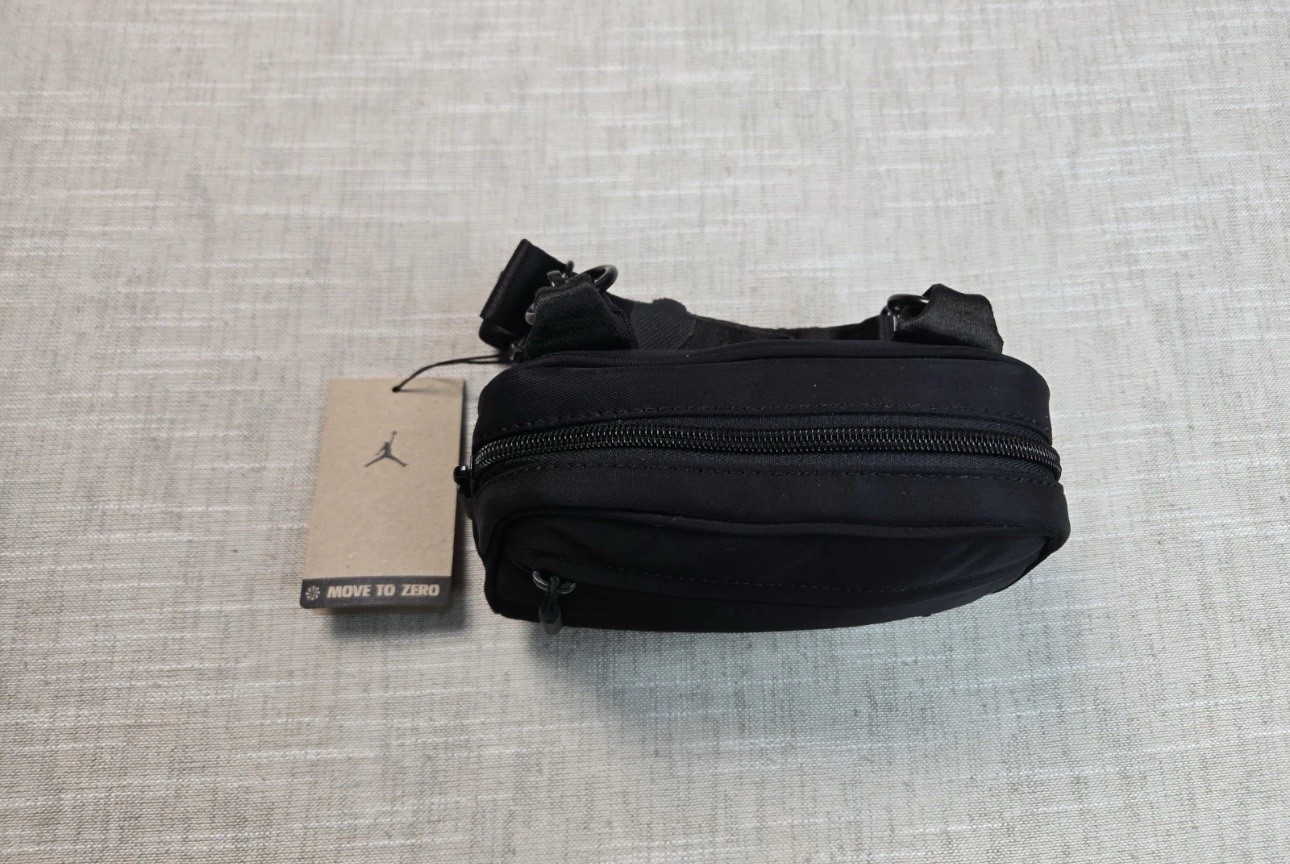 NIKE Air Jordan Alpha Camera Bag Crossbody Purse 1L Black Jumpman Logo