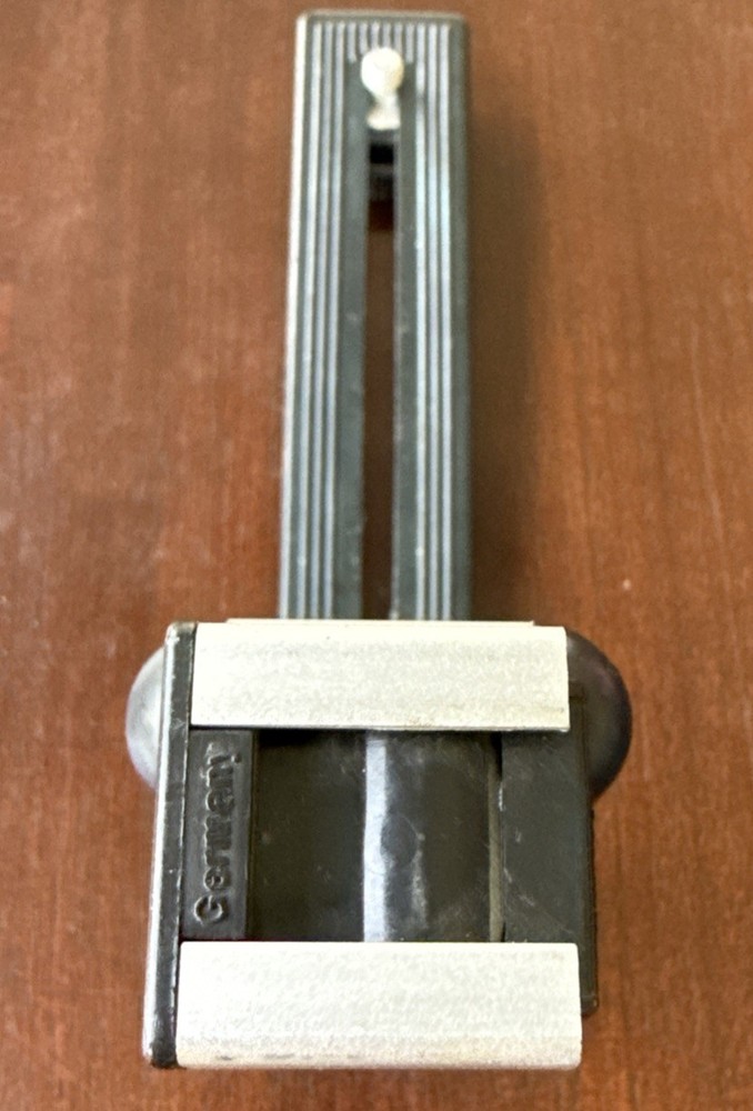 Braun Camera Grip Flash Bracket - Germany