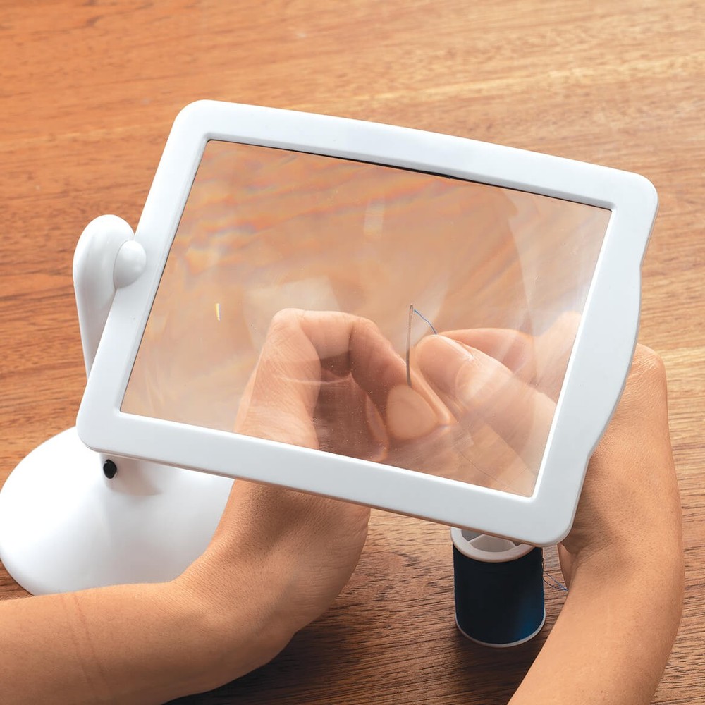 Lighted Freestanding Magnifying Screen
