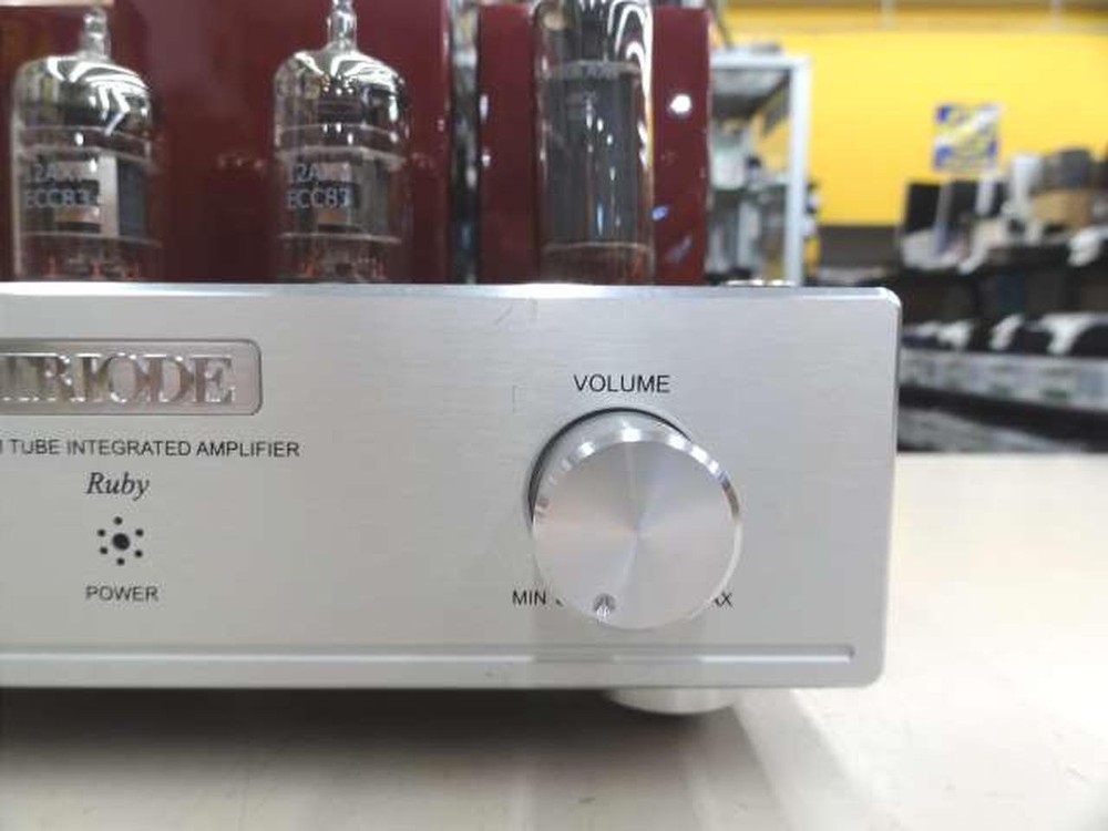 TRIODE RUBY | Vacuum Tube Integrated Amplifier in Good Condition
