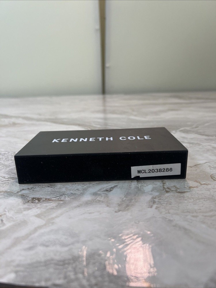 KENNETH COLE 5.5" STORE SIGN DISPLAY